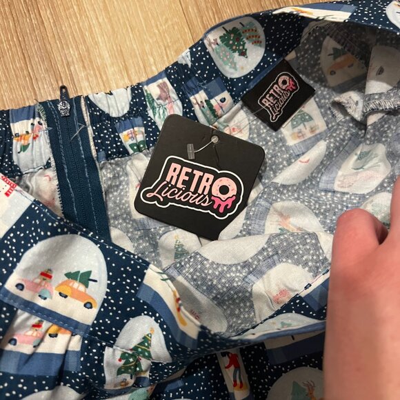 Retrolicious A-Line Skirt Size M Snow Globe Print in Blue - Picture 4 of 7